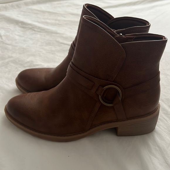 Bare traps like new booties, cognac color. Only worn a few times. - Picture 1 of 5